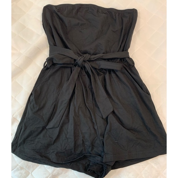 Black Belted Romper 🖤 - Picture 2 of 2